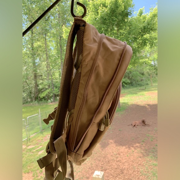 EUC Fox Tactical Compact Modular Hydration Backpack - Molle - Color Coyote - Picture 9 of 10